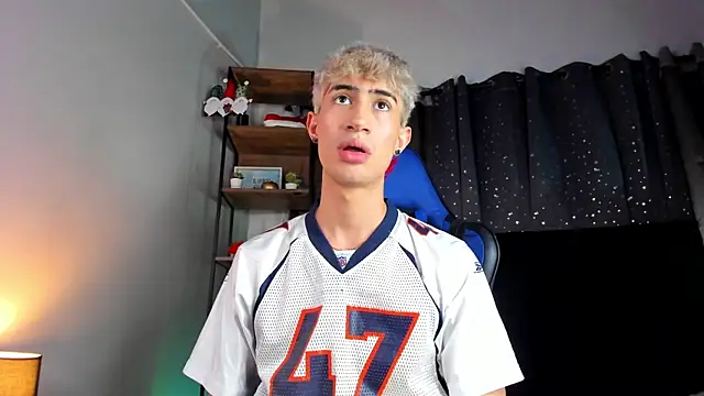 NovaaWheler online show from December 20, 6:44 pm