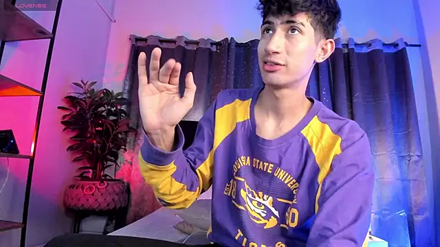 NovaaWheler online show from April 19, 8:44 pm