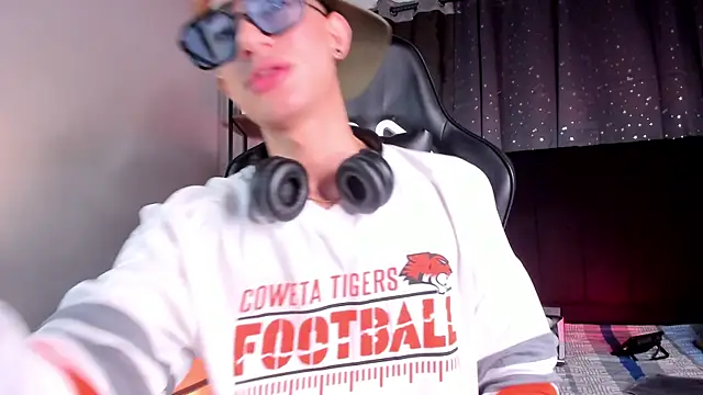 NovaaWheler online show from December 3, 6:18 pm