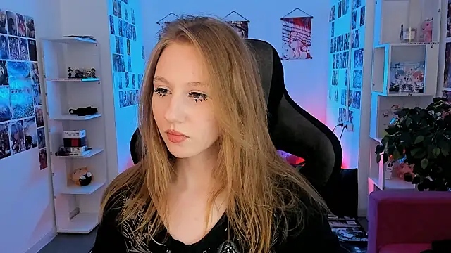 Snapshot of DariaTate chatting on February 25, 12:05 pm DariaTate online show from February 25, 12:05 pm