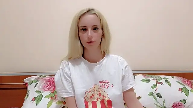 ChristiHanson online show from April 11, 1:24 am