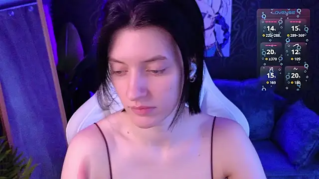 roxy riot  online show from March 4, 1:35 am