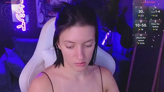 roxy riot  online show from April 6, 5:08 am