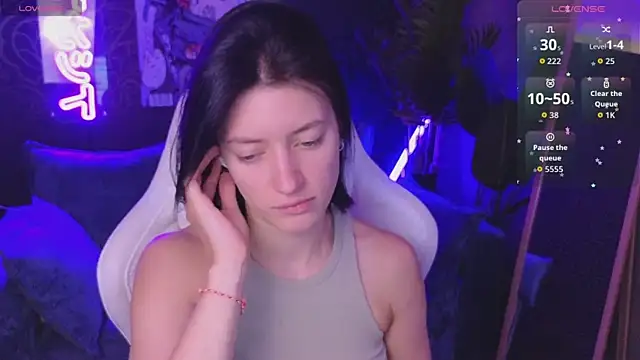 roxy riot  online show from April 11, 1:35 am