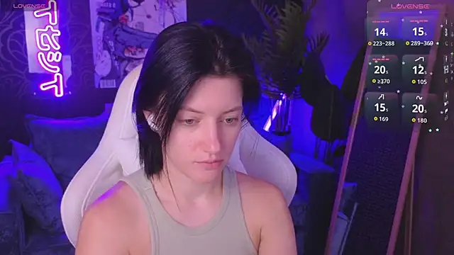 roxy riot  online show from April 2, 1:24 am