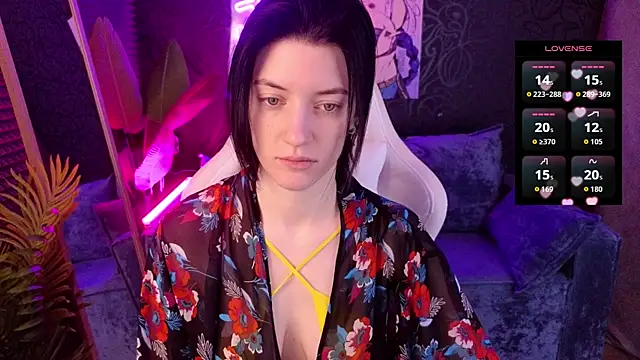 roxy riot  online show from December 17, 1:32 am