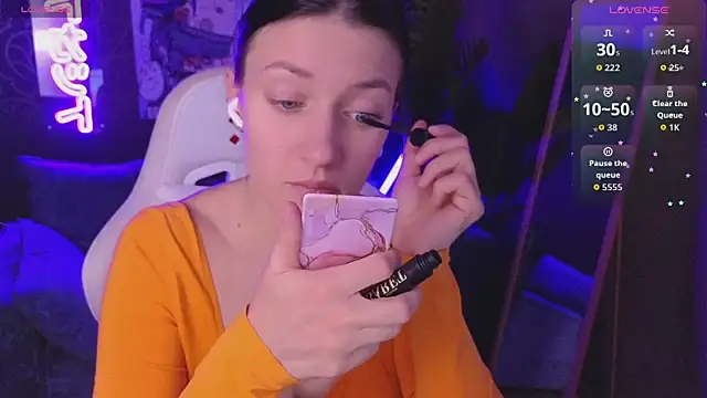 roxy riot  online show from April 14, 1:32 am