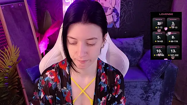 roxy riot  online show from December 18, 1:22 am