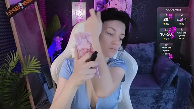 Snapshot of roxy_riot_ chatting on November 5, 1:31 am roxy riot online show from November 5, 1:31 am