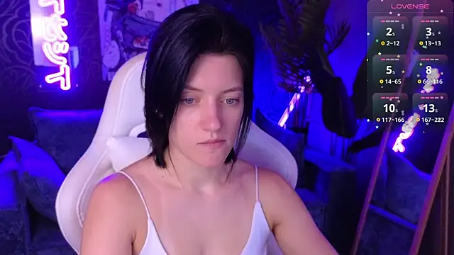 roxy riot  online show from March 29, 1:29 am