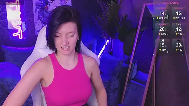 roxy riot  online show from April 15, 1:33 am