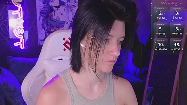 roxy riot  online show from April 3, 1:34 am