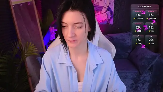 Snapshot of roxy_riot_ chatting on November 19, 2:00 am roxy riot online show from November 19, 2:00 am