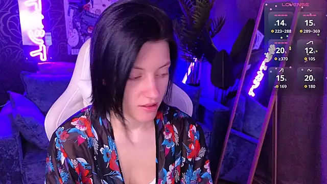 roxy riot  online show from March 30, 1:29 am