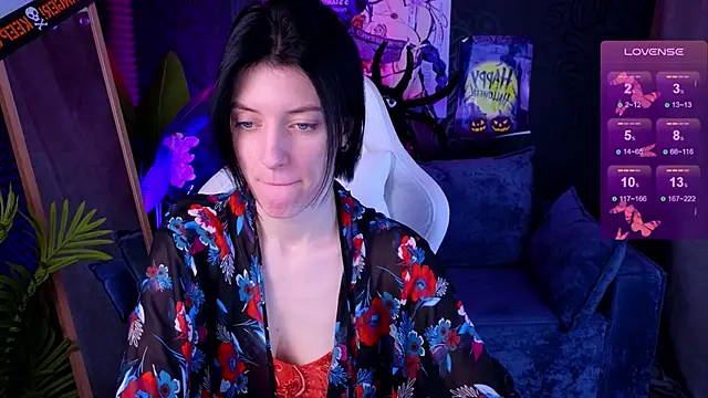 Snapshot of roxy_riot_ chatting on October 30, 1:48 am roxy riot online show from October 30, 1:48 am