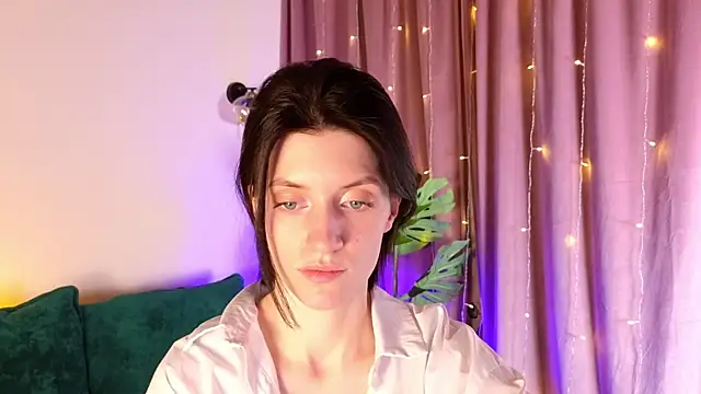 roxy riot  online show from February 14, 7:59 am
