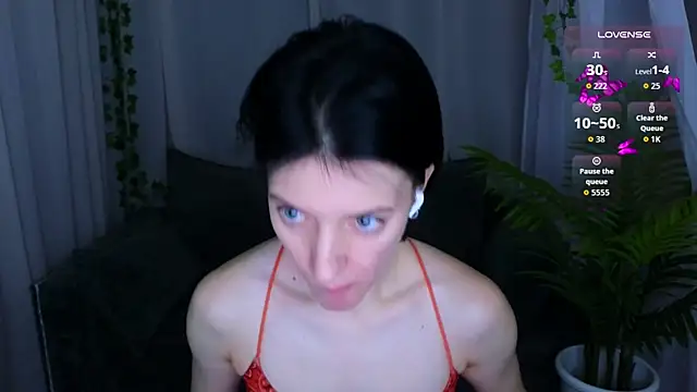 Snapshot of roxy_riot_ chatting on November 7, 1:21 am roxy riot online show from November 7, 1:21 am