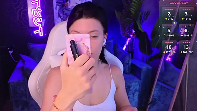 roxy riot  online show from March 28, 1:28 am