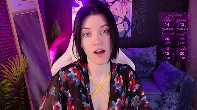 roxy riot  online show from December 20, 1:19 am