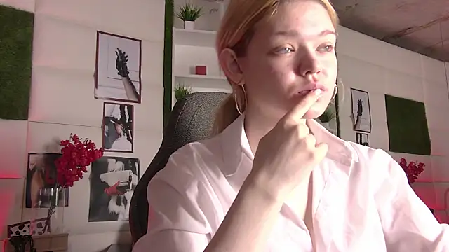 AdeleCartier online show from March 6, 1:37 am