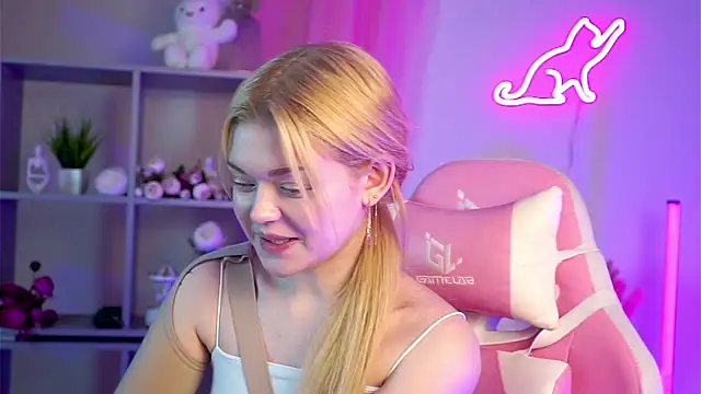 AdeleCartier online show from March 18, 1:24 am