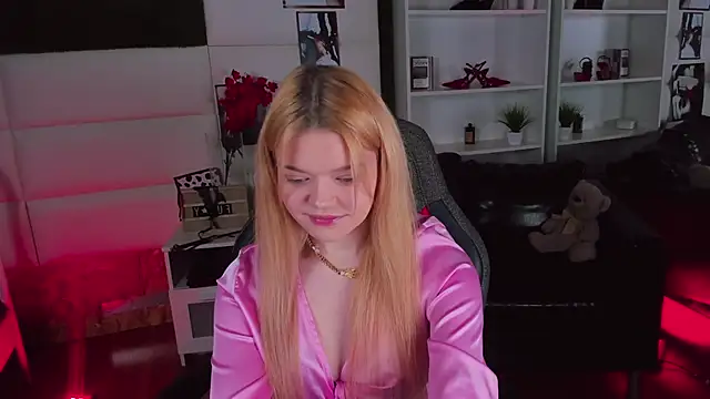 AdeleCartier online show from February 24, 11:30 pm