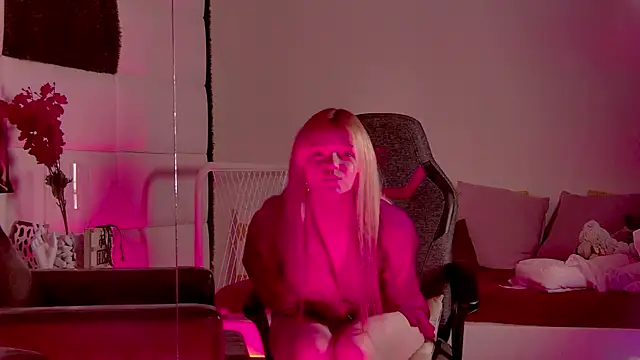 AdeleCartier online show from March 2, 4:07 am