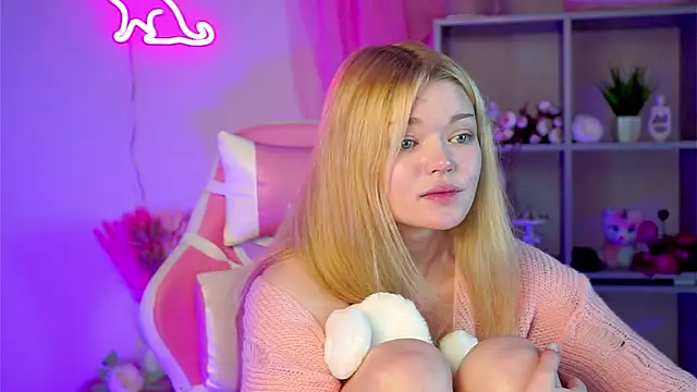 AdeleCartier online show from March 22, 5:39 am