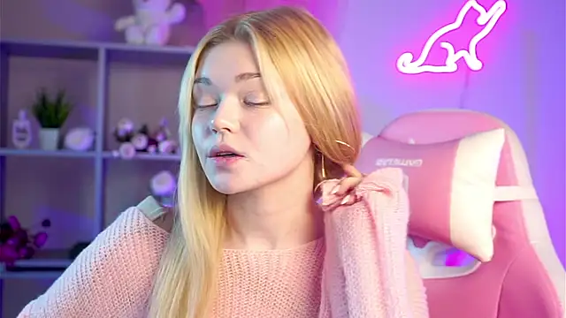 AdeleCartier online show from March 17, 10:08 pm