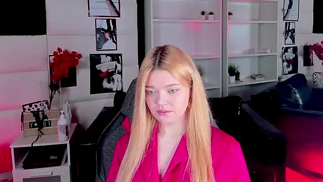 AdeleCartier online show from March 2, 1:04 am