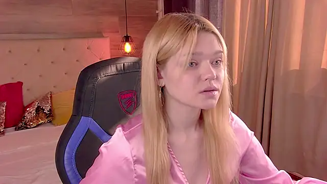 AdeleCartier online show from February 24, 7:33 am