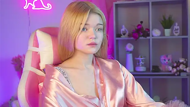 AdeleCartier online show from March 23, 4:05 am