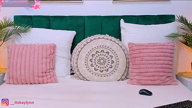 Kaylynn online show from November 4, 4:05 am