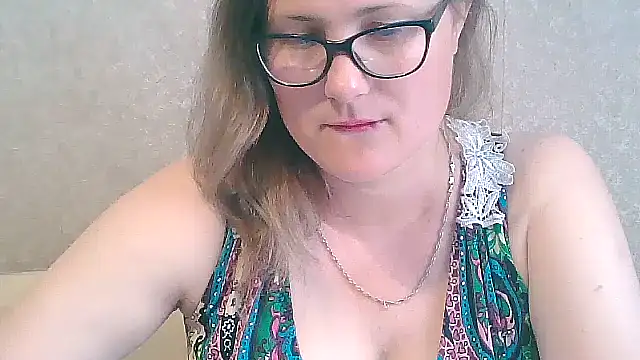 MerryLaCherry online show from June 12, 11:30 am
