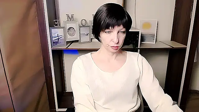  AngeliaFlow  online show from February 18, 7:49 am