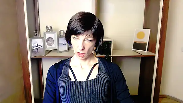Snapshot of _AngeliaFlow_ chatting on October 1, 6:29 am AngeliaFlow online show from October 1, 6:29 am