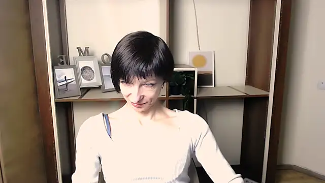  AngeliaFlow  online show from November 8, 7:45 am