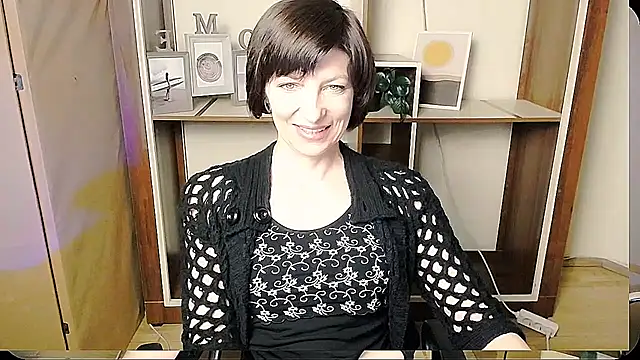 Snapshot of _AngeliaFlow_ chatting on June 8, 6:03 am AngeliaFlow online show from June 8, 6:03 am