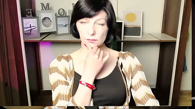Snapshot of _AngeliaFlow_ chatting on July 9, 7:31 am AngeliaFlow online show from July 9, 7:31 am