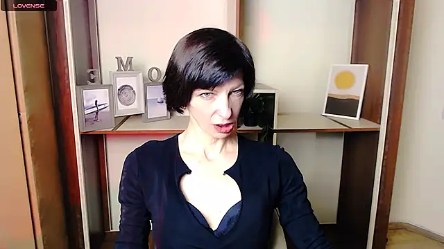 Snapshot of _AngeliaFlow_ chatting on October 6, 8:59 am AngeliaFlow online show from October 6, 8:59 am