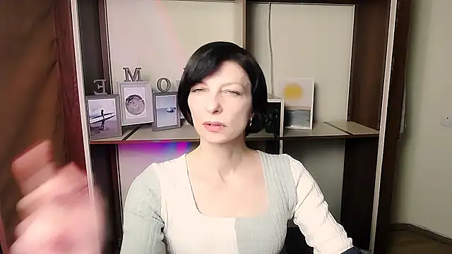  AngeliaFlow  online show from January 16, 4:44 pm