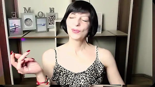 Snapshot of _AngeliaFlow_ chatting on June 29, 8:32 am AngeliaFlow online show from June 29, 8:32 am