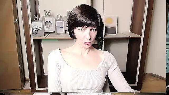 Snapshot of _AngeliaFlow_ chatting on June 14, 7:09 am AngeliaFlow online show from June 14, 7:09 am