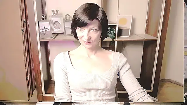  AngeliaFlow  online show from May 15, 8:01 am