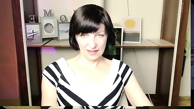 Snapshot of _AngeliaFlow_ chatting on July 4, 8:21 am AngeliaFlow online show from July 4, 8:21 am