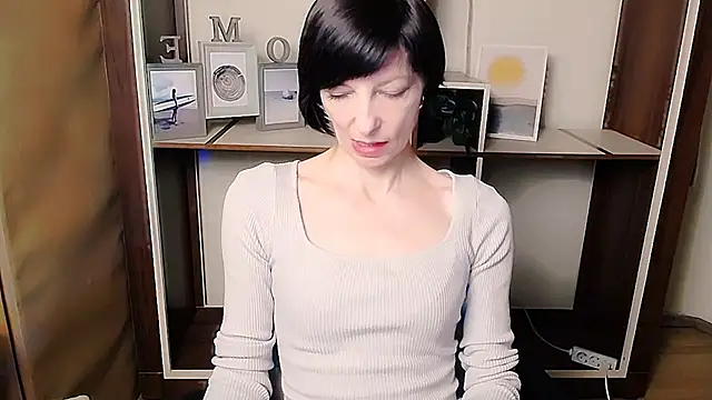  AngeliaFlow  online show from January 9, 10:44 am