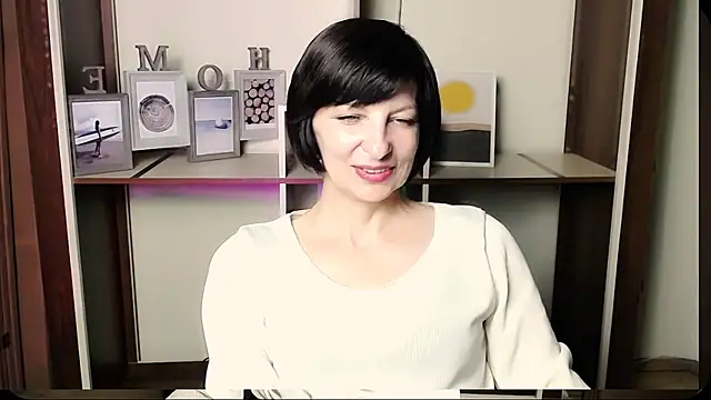 Snapshot of _AngeliaFlow_ chatting on July 6, 10:00 am AngeliaFlow online show from July 6, 10:00 am