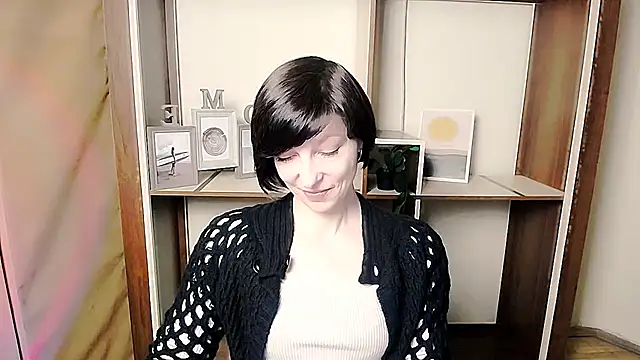  AngeliaFlow  online show from February 11, 10:15 am