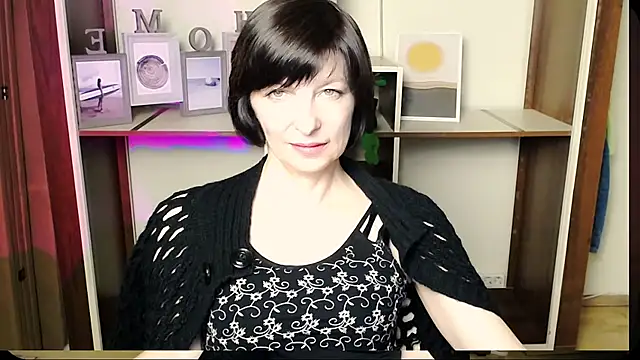 Snapshot of _AngeliaFlow_ chatting on July 8, 9:10 am AngeliaFlow online show from July 8, 9:10 am