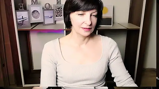 Snapshot of _AngeliaFlow_ chatting on July 20, 10:50 am AngeliaFlow online show from July 20, 10:50 am